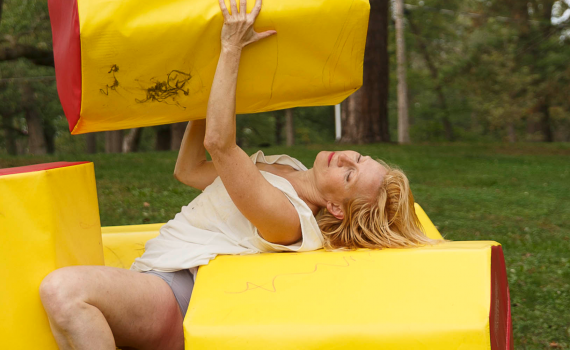 Five Angels on the Steps, performed by Kathleen Rea created by Newton Moraes